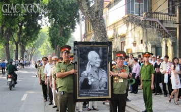 Người đã hóa thánh trong lòng dân